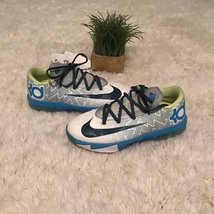 Youth KD Low Top Basketball Shoe